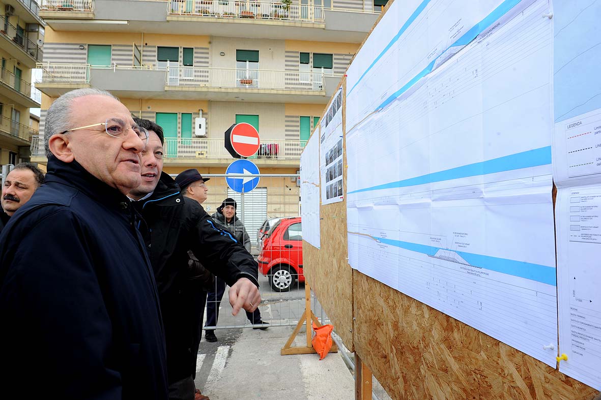  Il Sindaco De Luca da' il via ai lavori di salvaguardia costiera e ripascimento degli arenili del litorale. Salerno, 14 dicembre 2010
