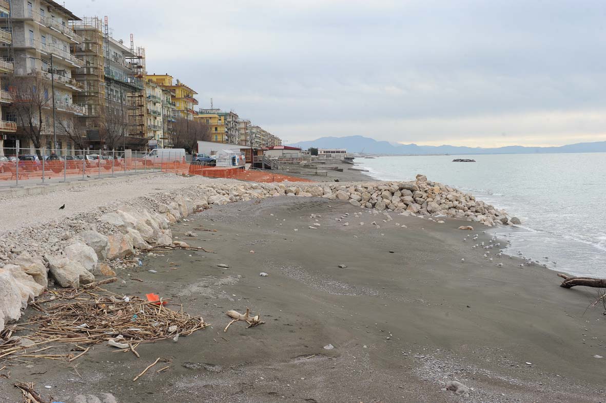   Il Sindaco De Luca da' il via ai lavori di salvaguardia costiera e ripascimento degli arenili del litorale. Salerno, 14 dicembre 2010
