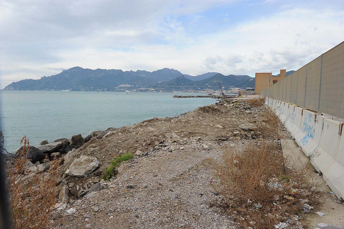  Il Sindaco De Luca da' il via ai lavori di salvaguardia costiera e ripascimento degli arenili del litorale. Salerno, 14 dicembre 2010
