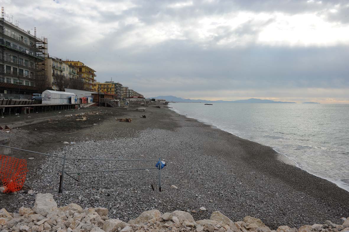   Il Sindaco De Luca da' il via ai lavori di salvaguardia costiera e ripascimento degli arenili del litorale. Salerno, 14 dicembre 2010
