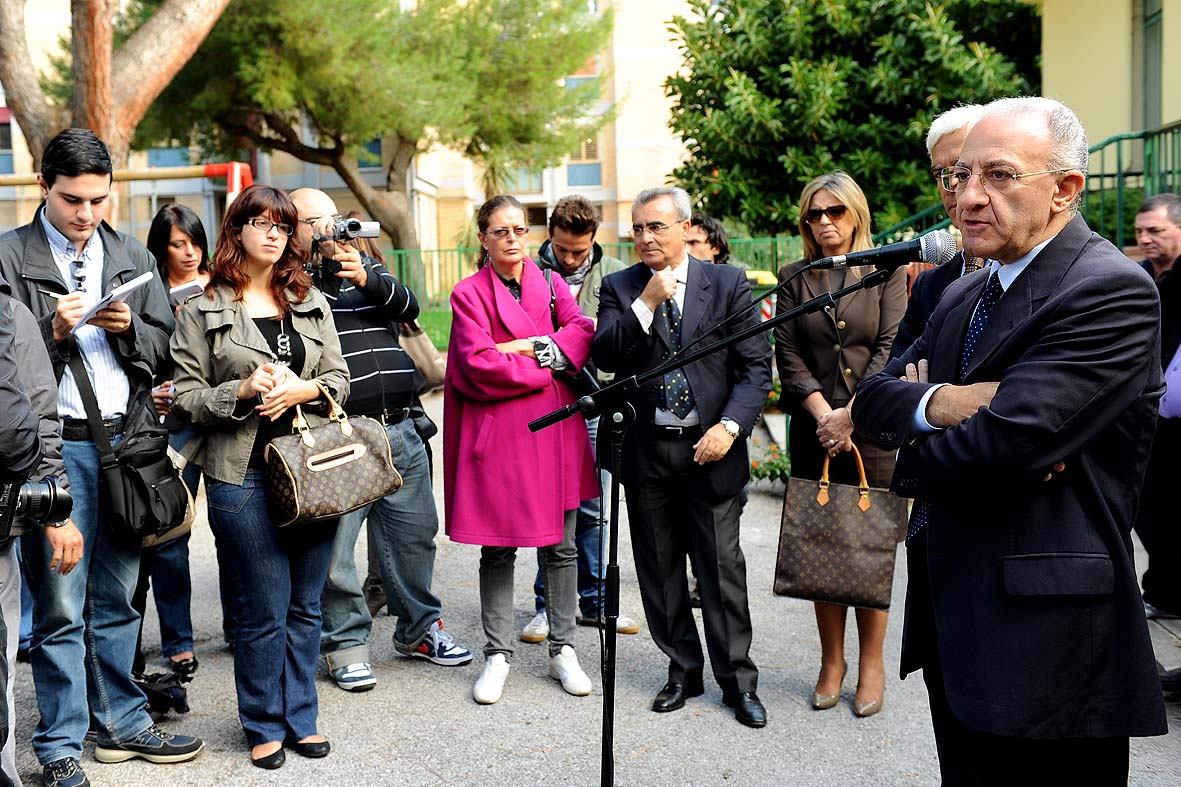   Il Sindaco De Luca ha dato il via ai lavori per la realizzazione di due nuovi asili nido. Salerno, 21 ottobre 2010
