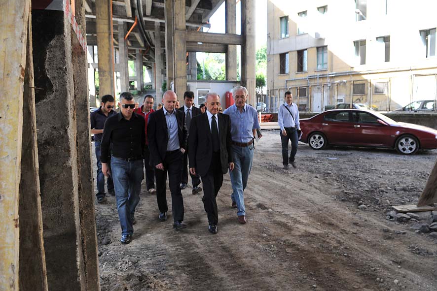   Quartiere Carmine, mercoledi' 10 giugno 2009: il Sindaco De Luca da' il via ai lavori di risistemazione urbanistica di via Cavallo e via Trucillo
