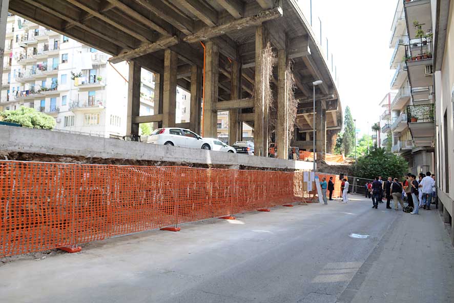   Quartiere Carmine, mercoledi' 10 giugno 2009: il Sindaco De Luca da' il via ai lavori di risistemazione urbanistica di via Cavallo e via Trucillo

