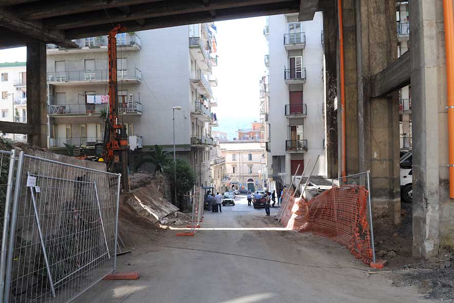   Quartiere Carmine, mercoledi' 10 giugno 2009: il Sindaco De Luca da' il via ai lavori di risistemazione urbanistica di via Cavallo e via Trucillo
