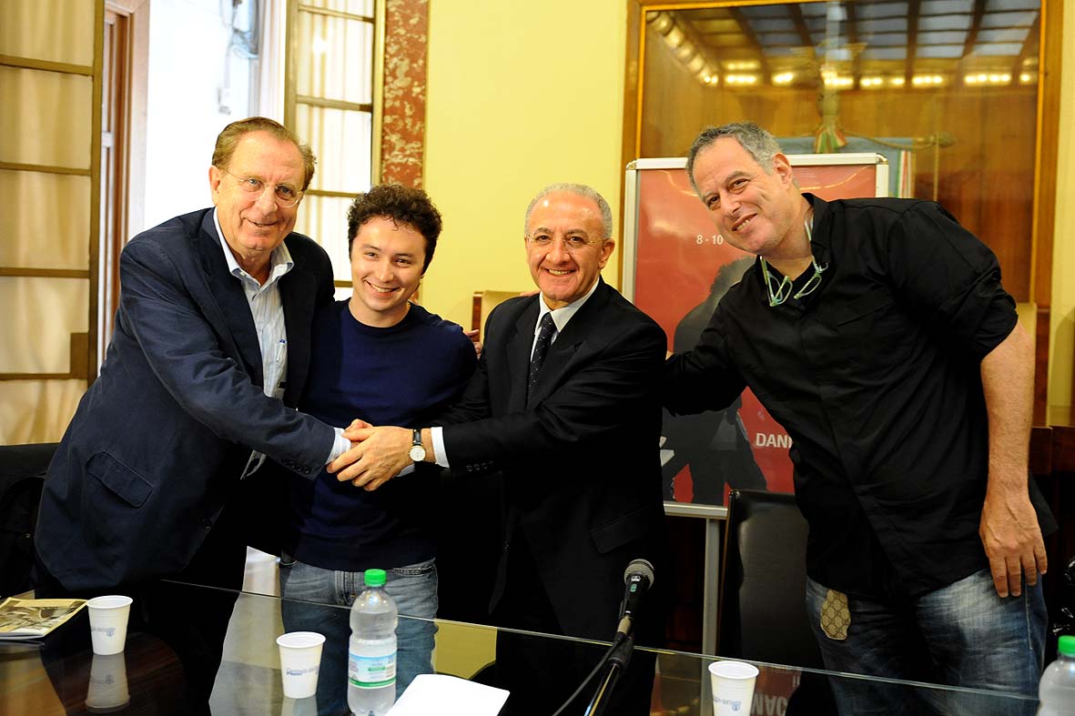   Stagione lirica Teatro Verdi:  conferenza stampa di presentazione di Elisir dAmore. Salerno, 17 maggio 2010
