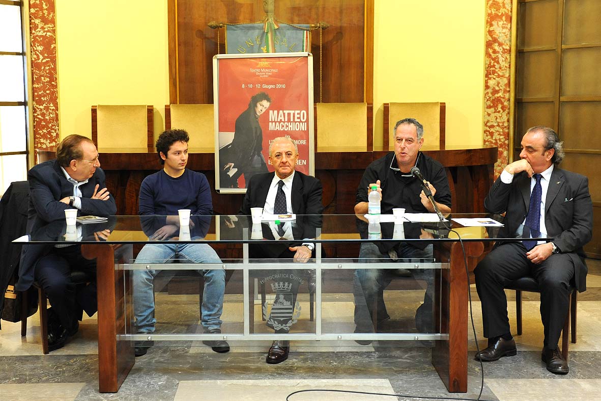   Stagione lirica Teatro Verdi:  conferenza stampa di presentazione di Elisir dAmore. Salerno, 17 maggio 2010
