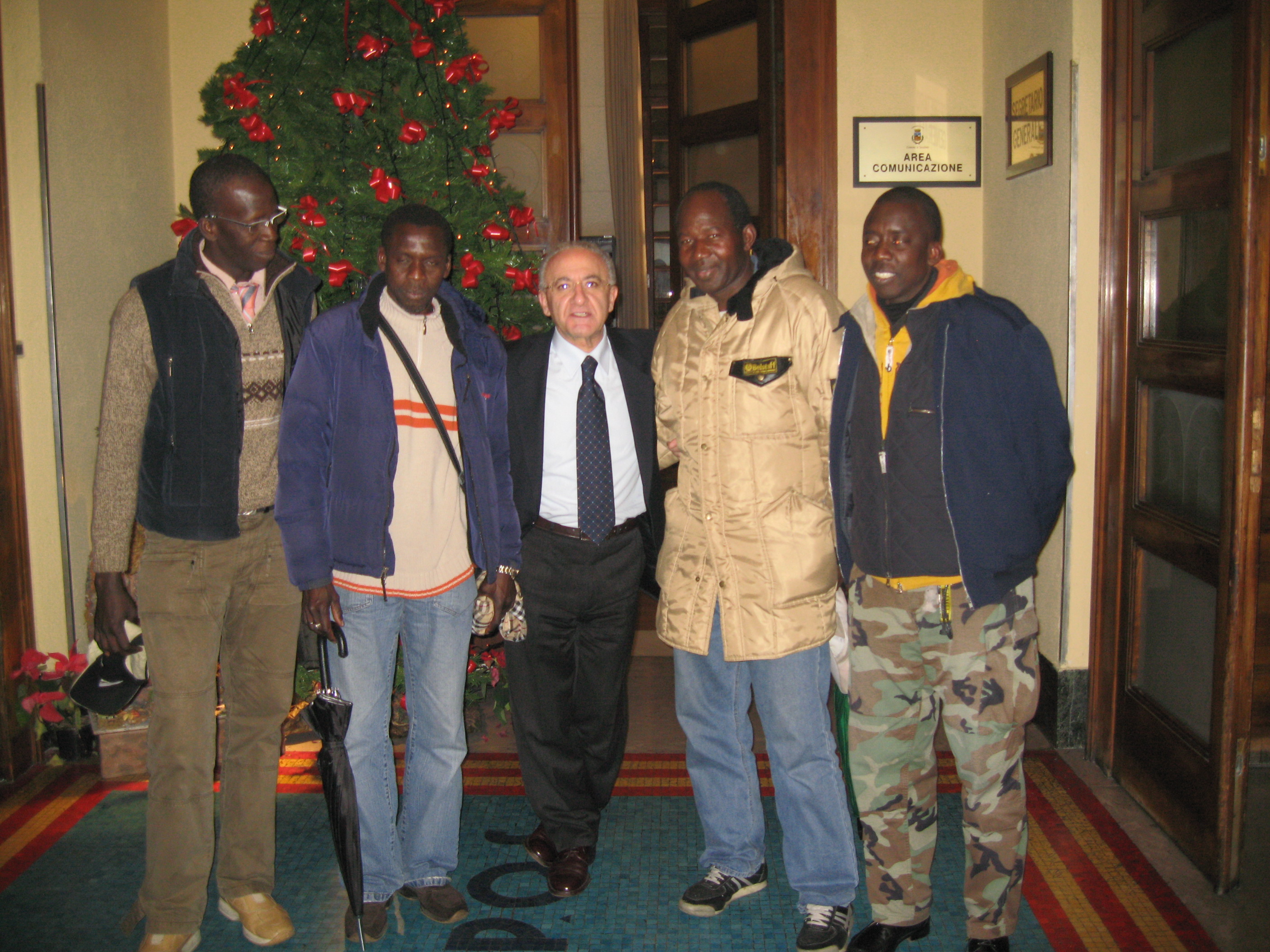   Il Sindaco De Luca incontra i rappresentati della comunita' senegalese. Palazzo di Citta', 8 gennaio 2010
