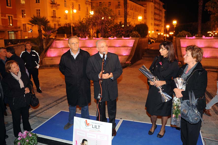   Le fontane del Trincerone si illuminano di rosa per la campagna della LILT
