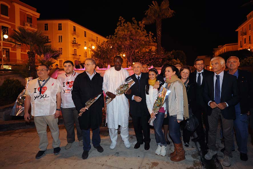   Le fontane del Trincerone si illuminano di rosa per la campagna della LILT
