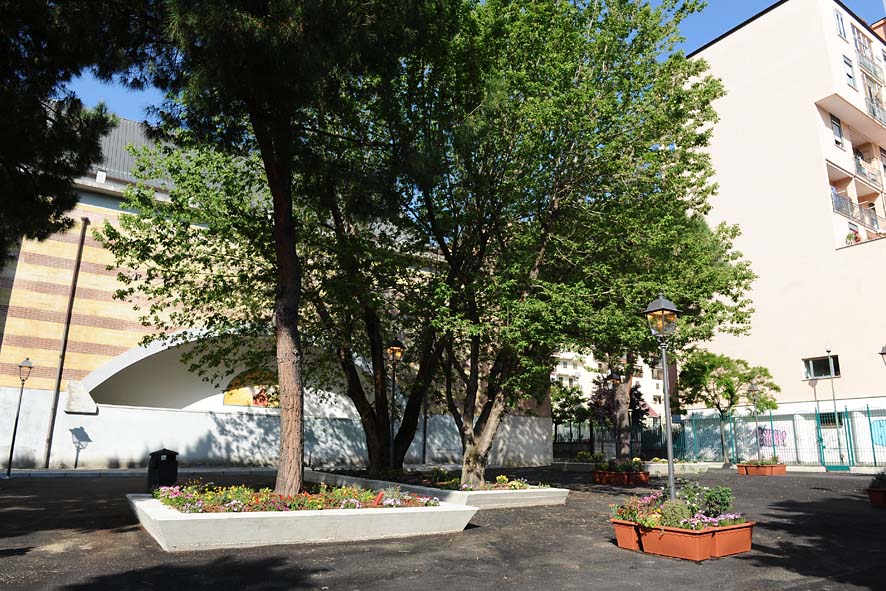   Il Sindaco De Luca inaugura i giardini di via Carnelutti. Salerno, 13 maggio 2011

