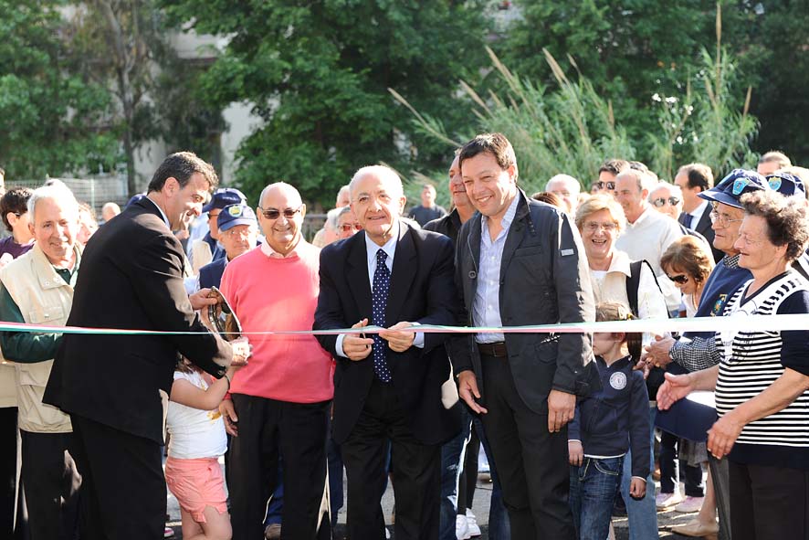   Il Sindaco De Luca inaugura i giardini di via Carnelutti. Salerno, 13 maggio 2011
