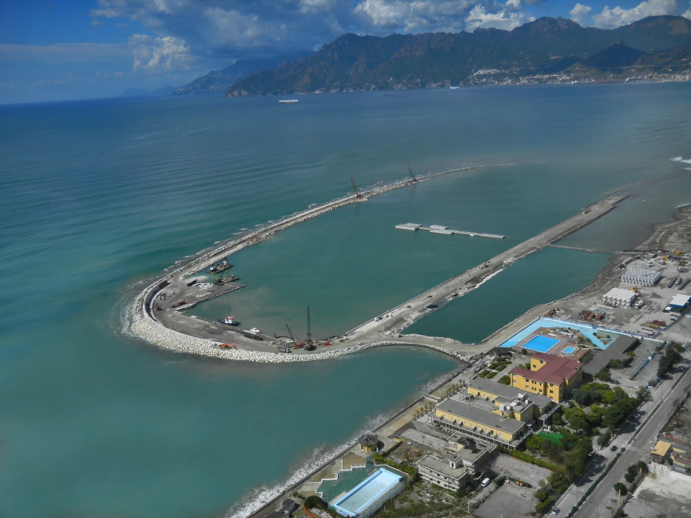   Marina d'Arechi Port Village. Il nuovo porto disegnato da Calatrava in costruzione a Salerno
