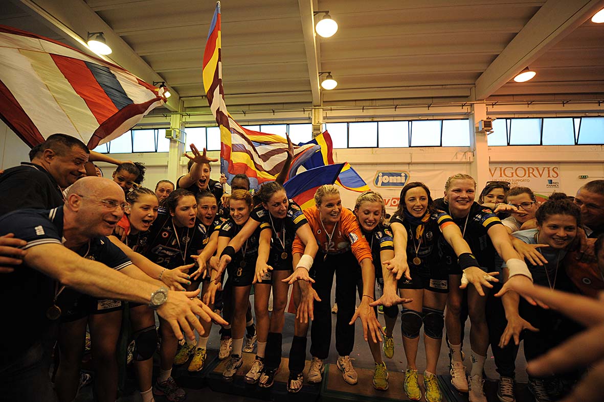   La PDO Jomi Salerno vince il campionato italiano di pallamano femminile
