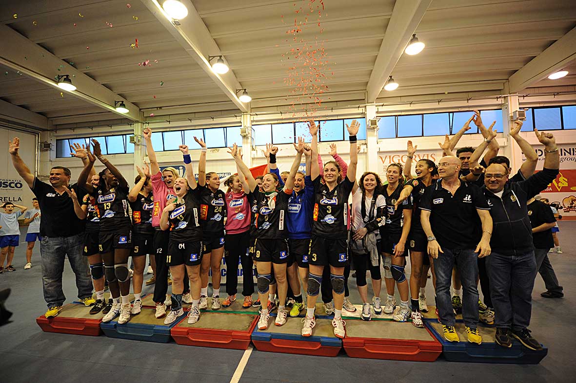  Pallamano femminile, la Jomi Salerno conquista lo scudetto
