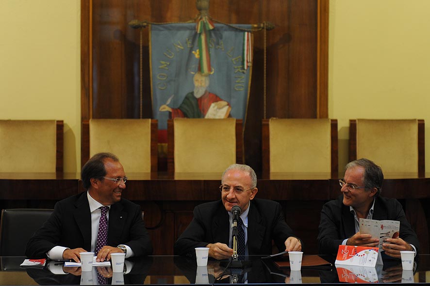   Firma Protocollo di Intesa tra Confindustria Salerno e Fondazione Scuola Medica Salernitana. Palazzo di Citta'  21 luglio 2010
