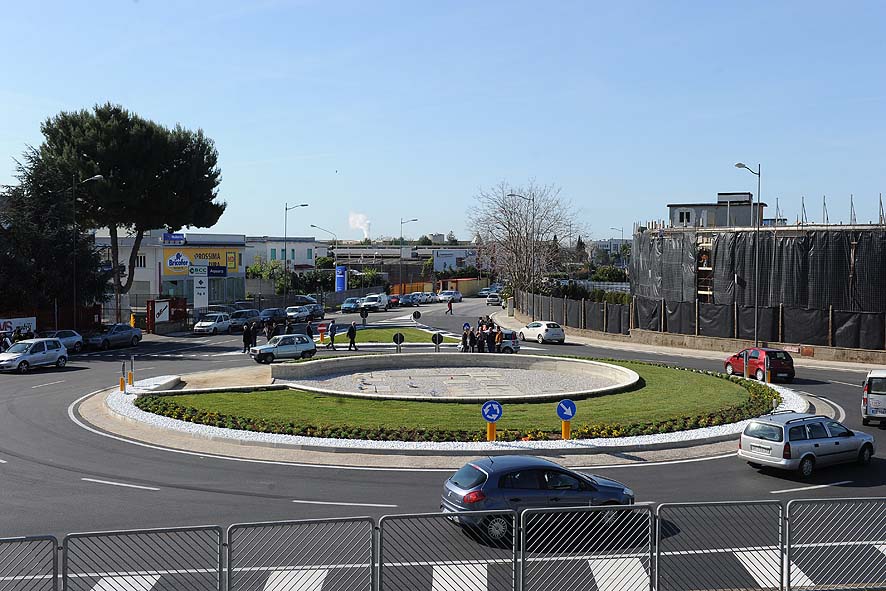   Inaugurazione rotatoria a Fuorni-San Leonardo. Salerno 14 aprile 2011
