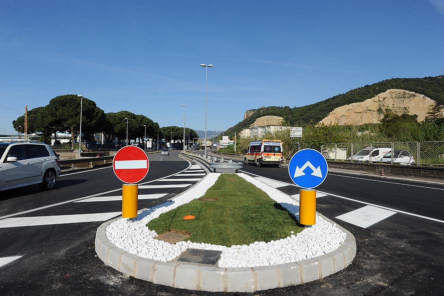   Inaugurazione rotatoria a Fuorni-San Leonardo. Salerno 14 aprile 2011
