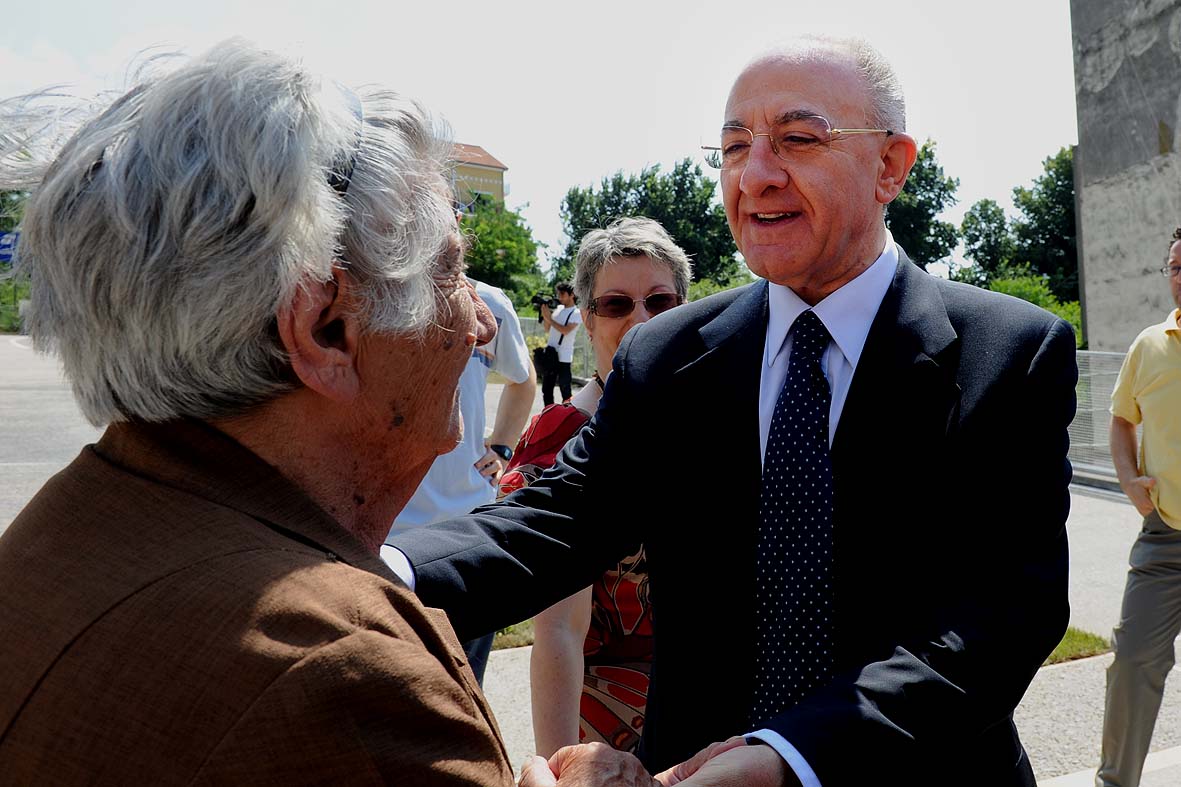   Con il Sindaco Vincenzo De Luca inaugurazione nuovo sagrato Chiesa di Fratte. Salerno, 25 Giugno 2011
