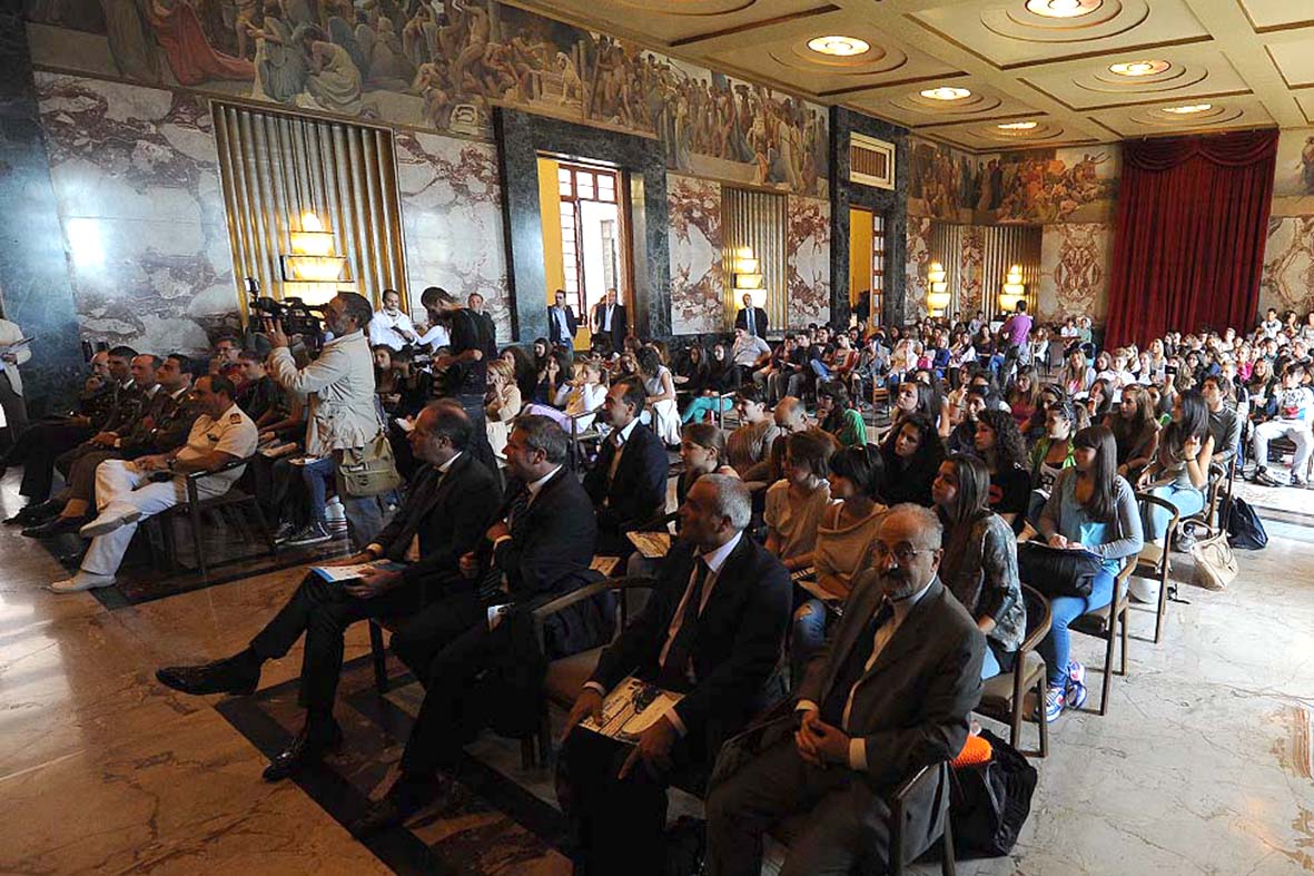   "Sii saggio, guida sicuro"
