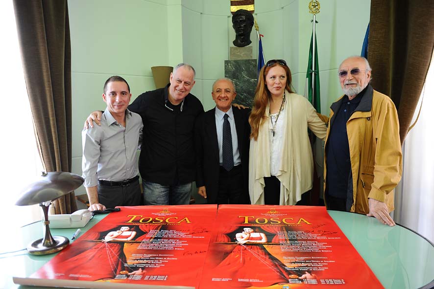  Tosca al Teatro Verdi. Aperitivo - stampa con il Sindaco V. De Luca con Alvarez, Serafin, Bruson, Oren. Salerno, 12 Maggio 2011
