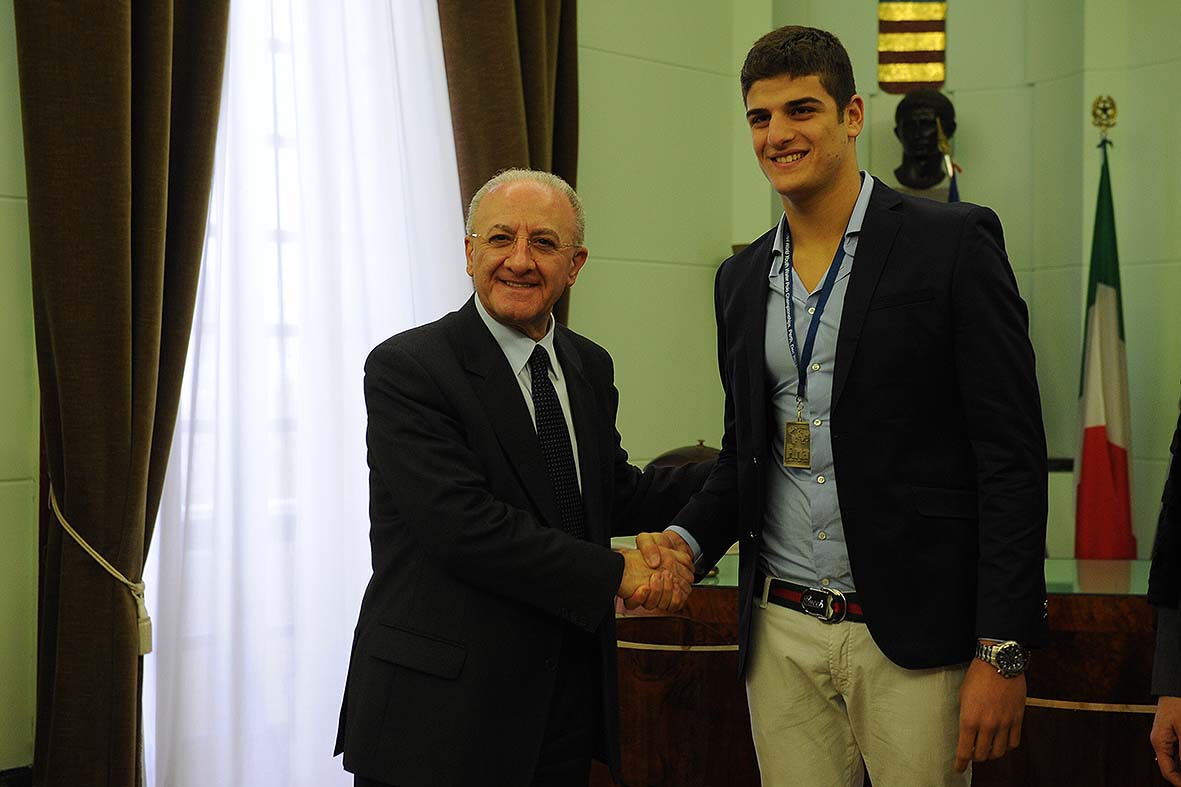   Il Sindaco De Luca incontra Vincenzo Dolce, campione del Mondo under 18 di pallanuoto
