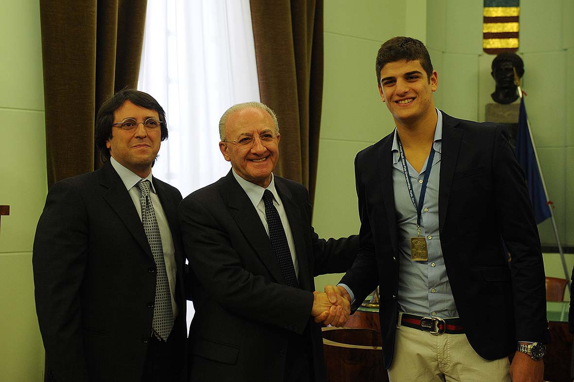   Il Sindaco De Luca incontra Vincenzo Dolce, campione del Mondo under 18 di pallanuoto
