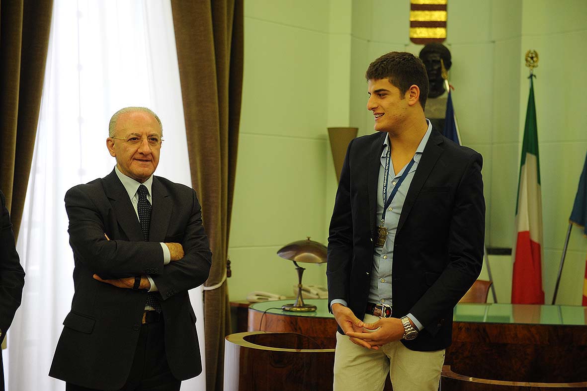   Il Sindaco De Luca incontra Vincenzo Dolce, campione del Mondo under 18 di pallanuoto
