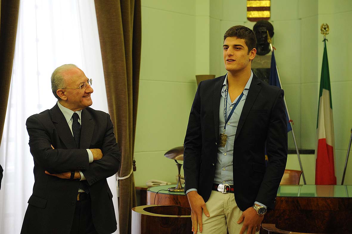   Il Sindaco De Luca incontra Vincenzo Dolce, campione del Mondo under 18 di pallanuoto
