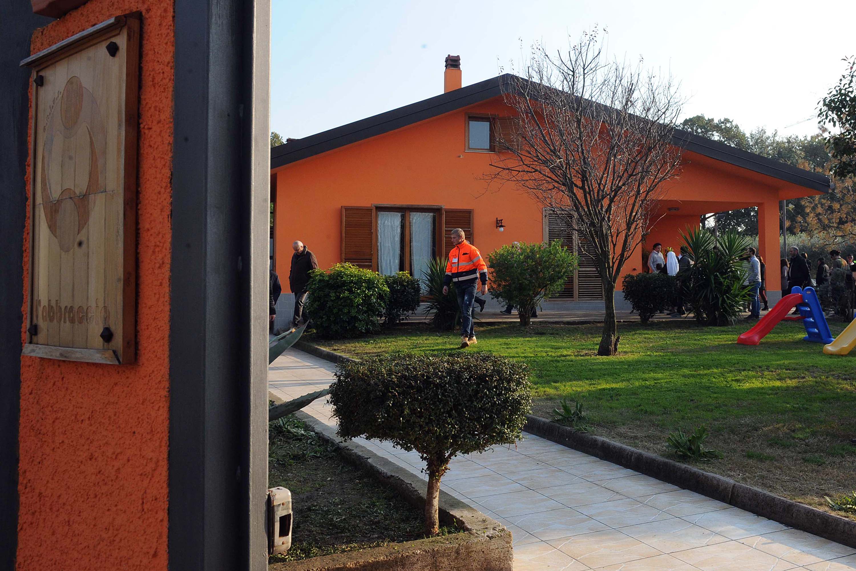   Il Sindaco De Luca in visita alla Comunita' - L'Abbraccio Onlus -
