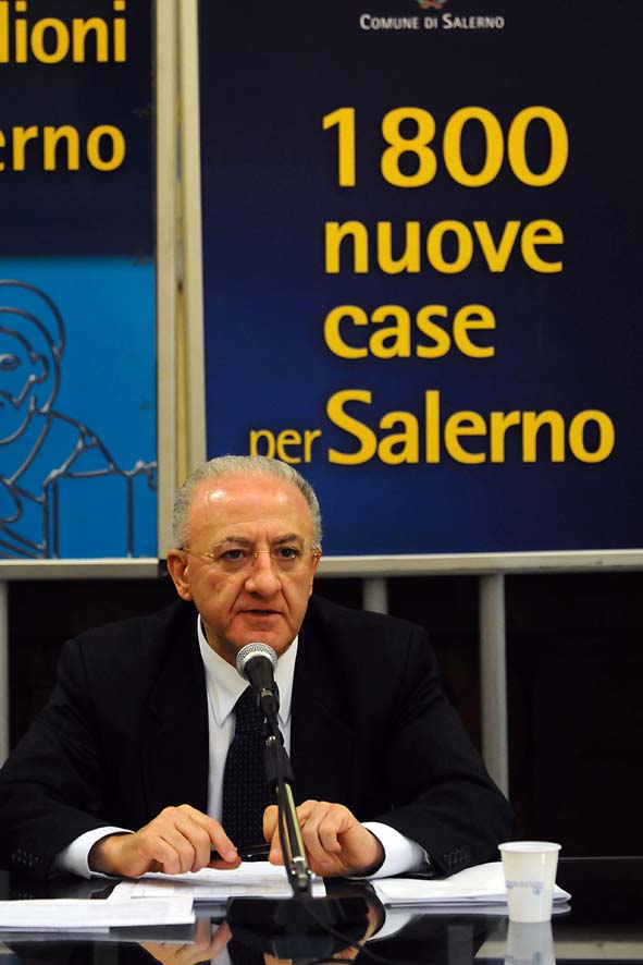   1800 nuove case e 500 milioni di euro dinvestimenti per Salerno. Conferenza stampa del Sindaco De Luca. Palazzo di Citta', 21 febbraio 2011
