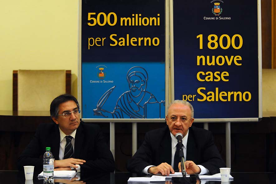   1800 nuove case e 500 milioni di euro dinvestimenti per Salerno. Conferenza stampa del Sindaco De Luca. Palazzo di Citta', 21 febbraio 2011
