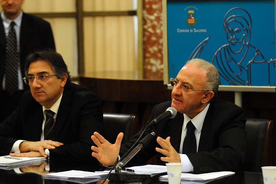   1800 nuove case e 500 milioni di euro dinvestimenti per Salerno. Conferenza stampa del Sindaco De Luca. Palazzo di Citta', 21 febbraio 2011

