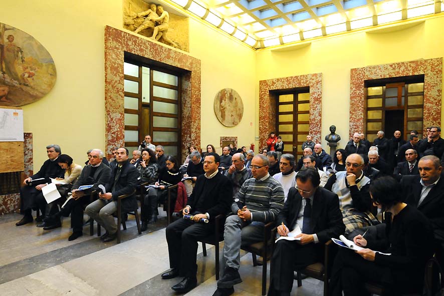   1800 nuove case e 500 milioni di euro dinvestimenti per Salerno. Conferenza stampa del Sindaco De Luca. Palazzo di Citta', 21 febbraio 2011
