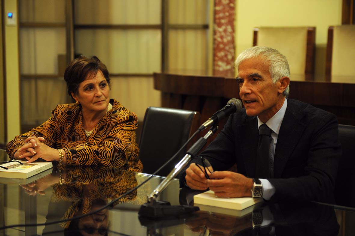   Presentato il libro 'E tiempe antiche di Maria D'Alma Talento 
