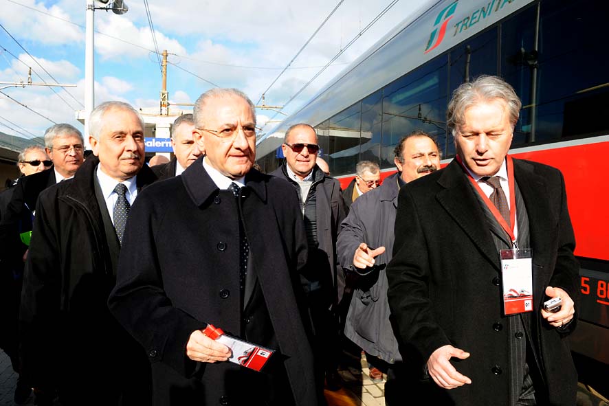   Il Sindaco di Salerno Vincenzo De Luca partecipa al viaggio inaugurale del treno Alta Velocita' Salerno-Milano. 5 dicembre 2009 
