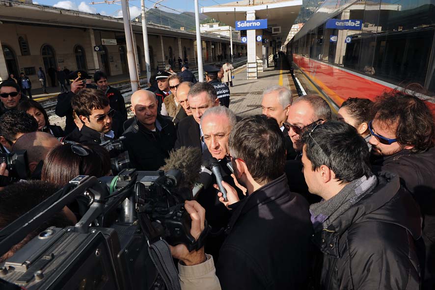   Il Sindaco di Salerno Vincenzo De Luca partecipa al viaggio inaugurale del treno Alta Velocita' Salerno-Milano. 5 dicembre 2009 
