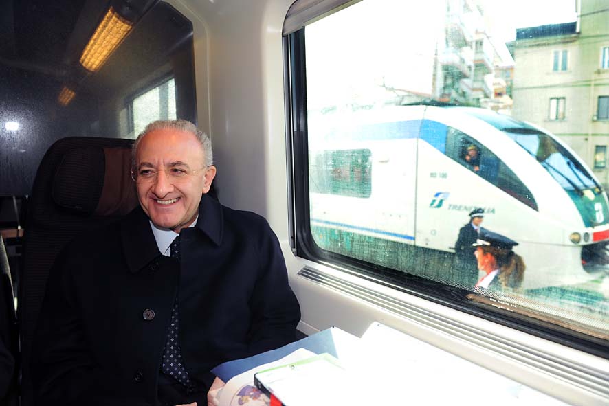   Il Sindaco di Salerno Vincenzo De Luca partecipa al viaggio inaugurale del treno Alta Velocita' Salerno-Milano. 5 dicembre 2009 
