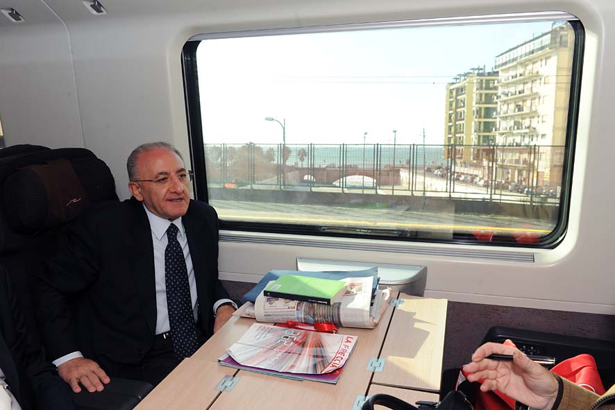   Il Sindaco di Salerno Vincenzo De Luca partecipa al viaggio inaugurale del treno Alta Velocita' Salerno-Milano. 5 dicembre 2009 
