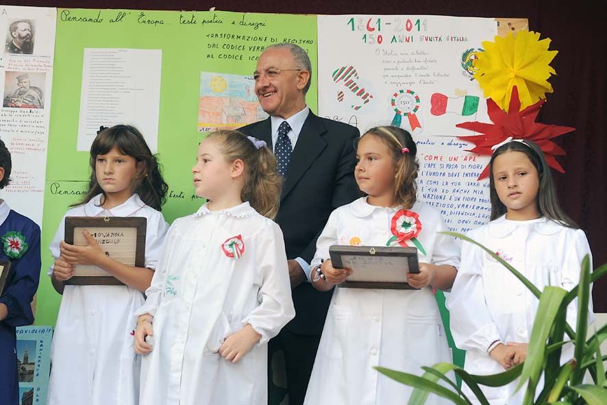   Il Sindaco De Luca alla scuola Medaglie d'Oro per il via all'anno scolastico 2011-2012. Salerno, 14 Settembre 2011.
