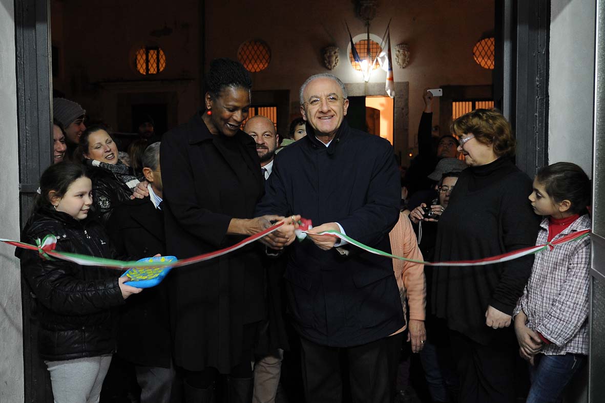   Il Sindaco De Luca inaugura la nuova sede dell'Associazione Annunziatella
