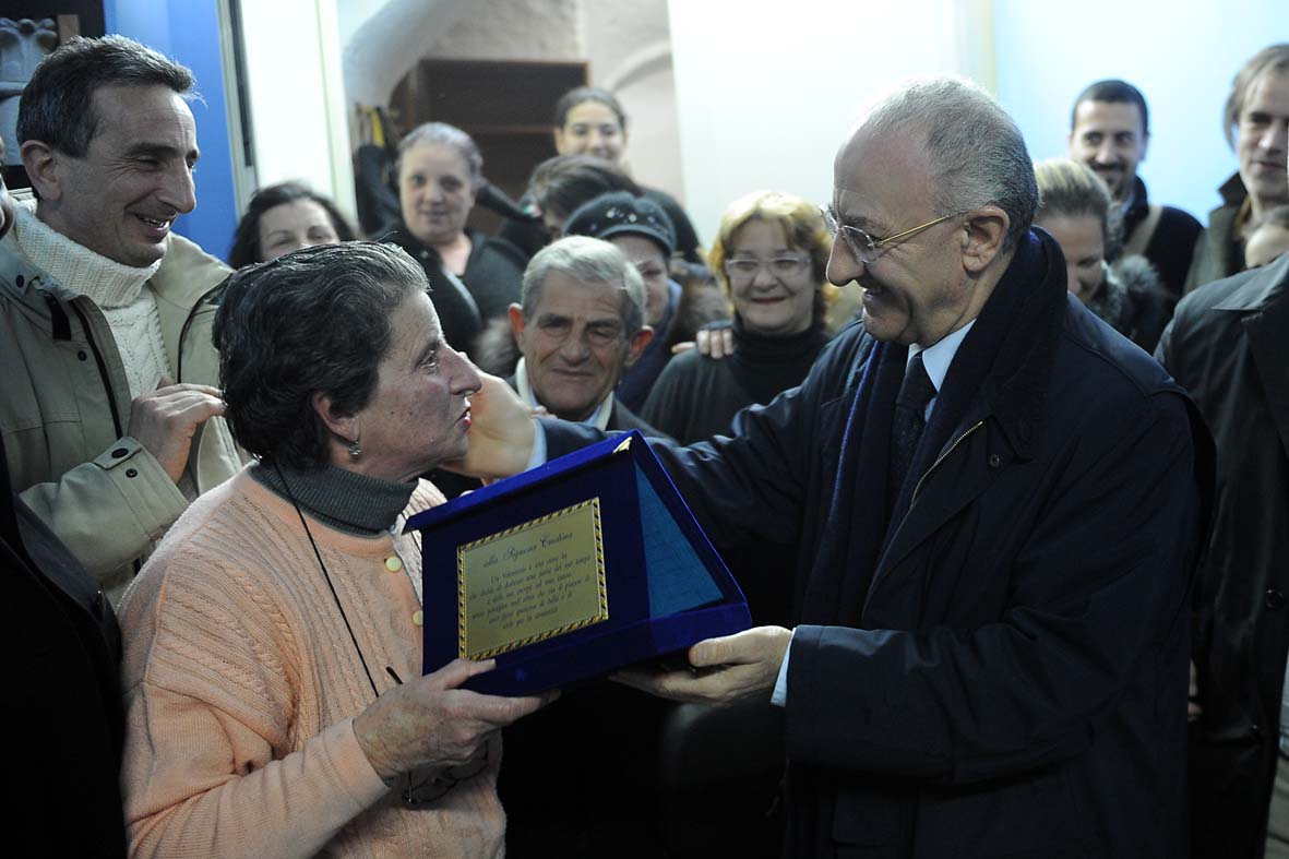   Il Sindaco De Luca inaugura la nuova sede dell'Associazione Annunziatella
