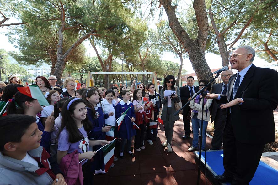   Con il Sindaco De Luca inaugurazione nuovi giardini pubblici al Parco Arbostella. Salerno, 12 Maggio 2011
