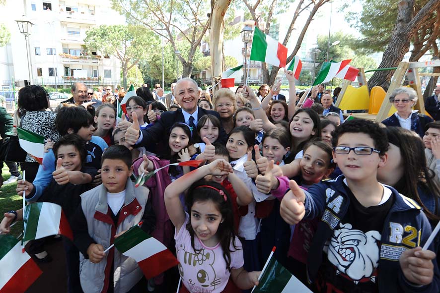   Con il Sindaco De Luca inaugurazione nuovi giardini pubblici al Parco Arbostella. Salerno, 12 Maggio 2011
