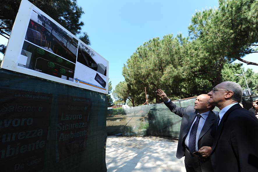   Con il Sindaco De Luca inaugurazione nuovi giardini pubblici al Parco Arbostella. Salerno, 12 Maggio 2011
