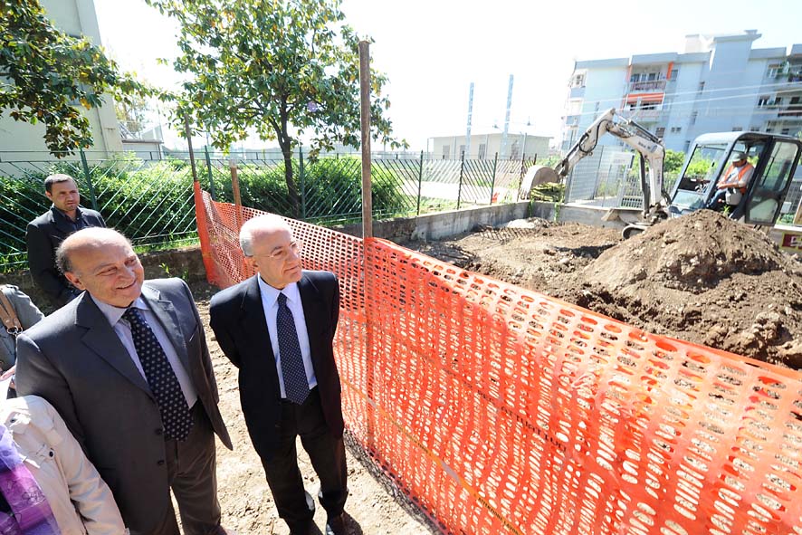   Con il Sindaco De Luca inaugurazione nuovi giardini pubblici al Parco Arbostella. Salerno, 12 Maggio 2011

