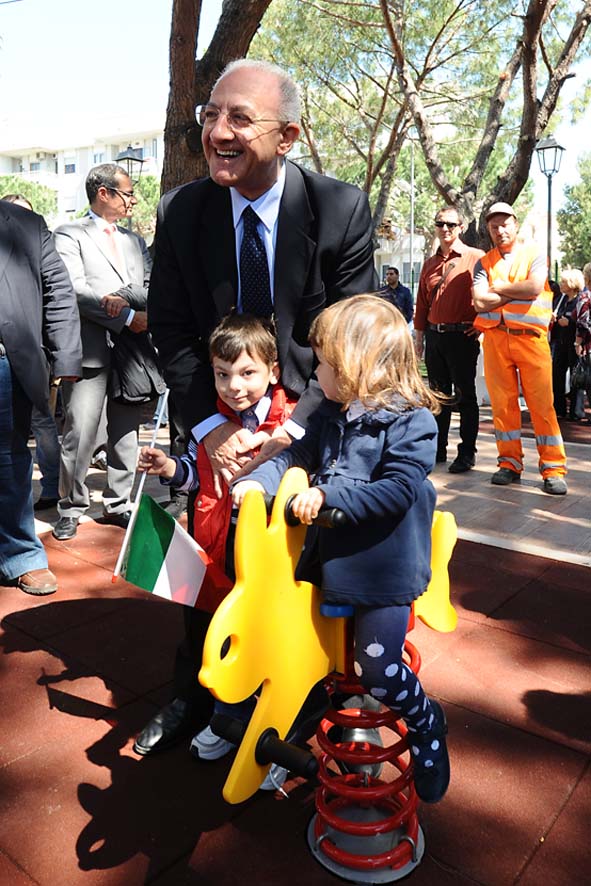   Con il Sindaco De Luca inaugurazione nuovi giardini pubblici al Parco Arbostella. Salerno, 12 Maggio 2011
