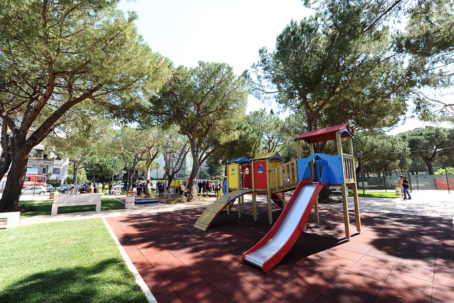   Con il Sindaco De Luca inaugurazione nuovi giardini pubblici al Parco Arbostella. Salerno, 12 Maggio 2011
