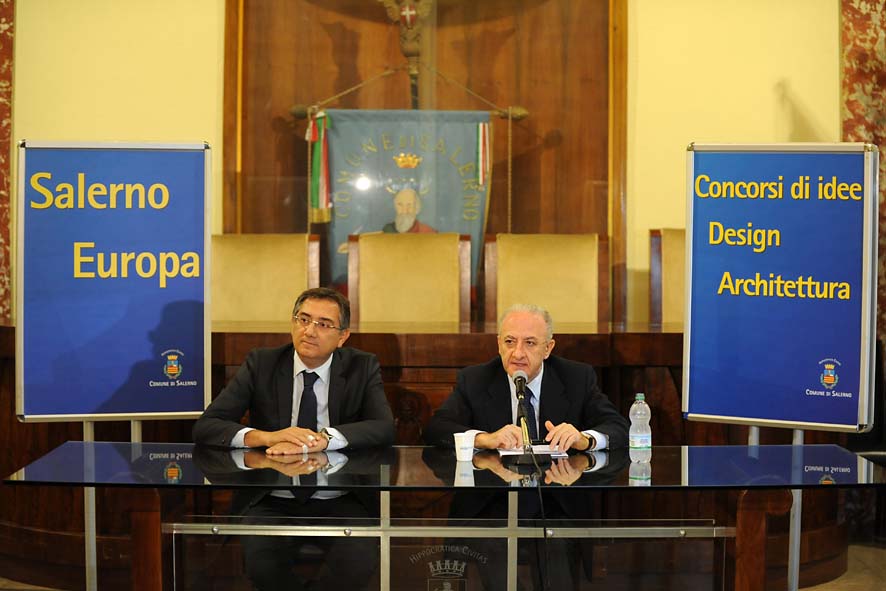   "Salerno Europa. Design, architettura, concorsi d'idee". Conferenza stampa, Palazzo di citta', 27 Ottobre 2011.
