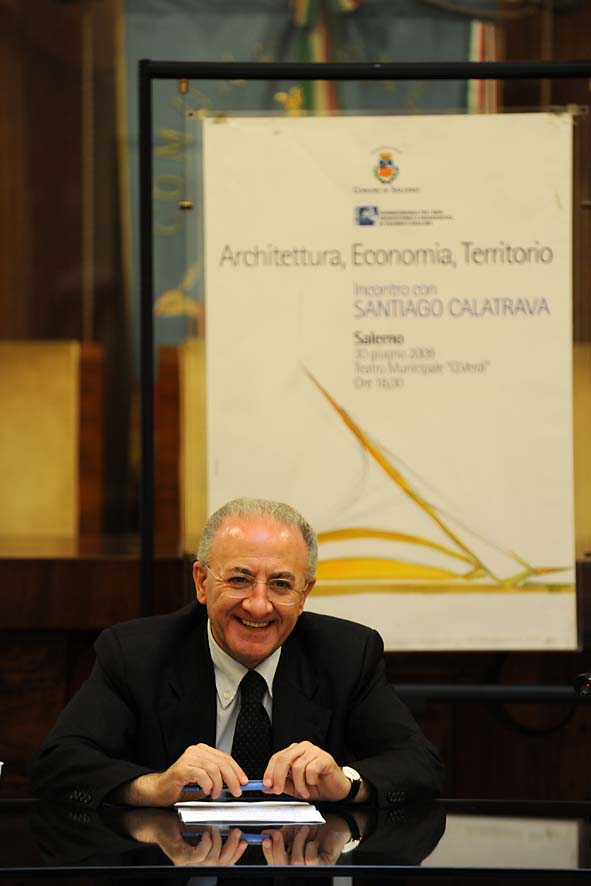   Archivio Architettura contemporanea a Salerno e Ciclo di incontri su Architettura, Economia e Territorio, con le grandi firme dellarchitettura impegnate a Salerno . La conferenza stampa di presentazione del Sindaco De Luca e del Soprintendente Zampino, Palazzo di Citta' 29 giugno 2009
