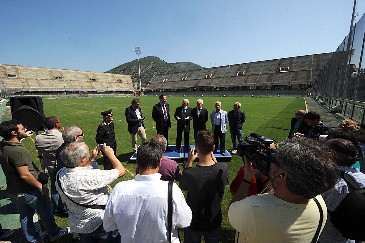   Nuovo manto erboso per lo Stadio Arechi
